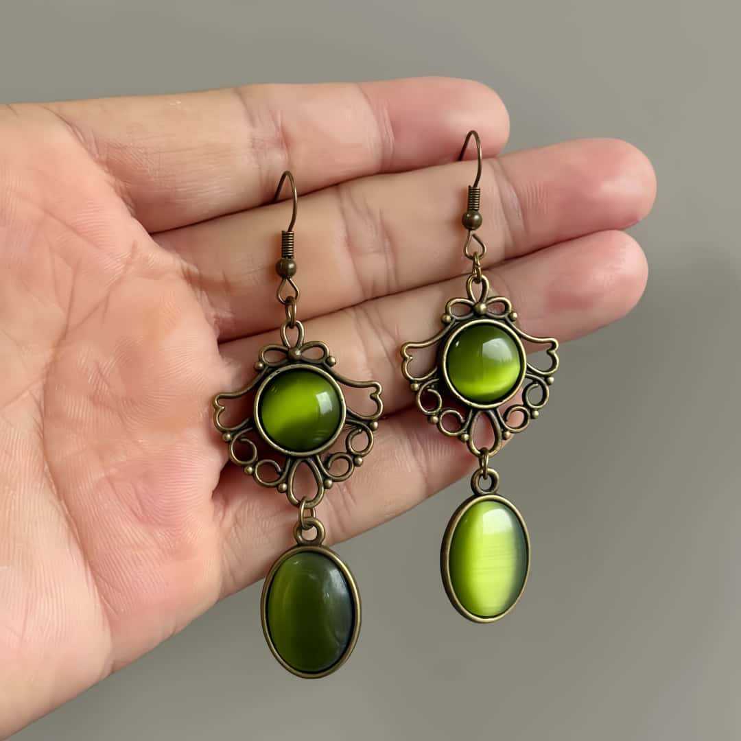 Women'S Victorian Era Accessories - Boucles d'oreilles pendantes en opale verte
