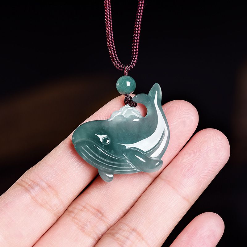 Women Accessories To Gift - Collier pendentif baleine en jadéite birmane