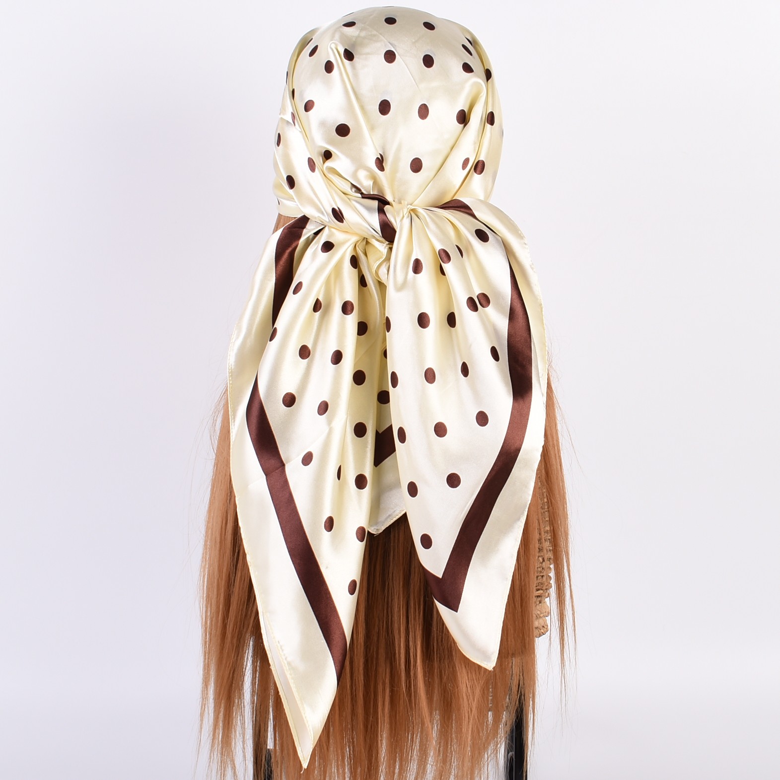 Grand foulard carré à pois ond - Silk Scarf Square avis et prix