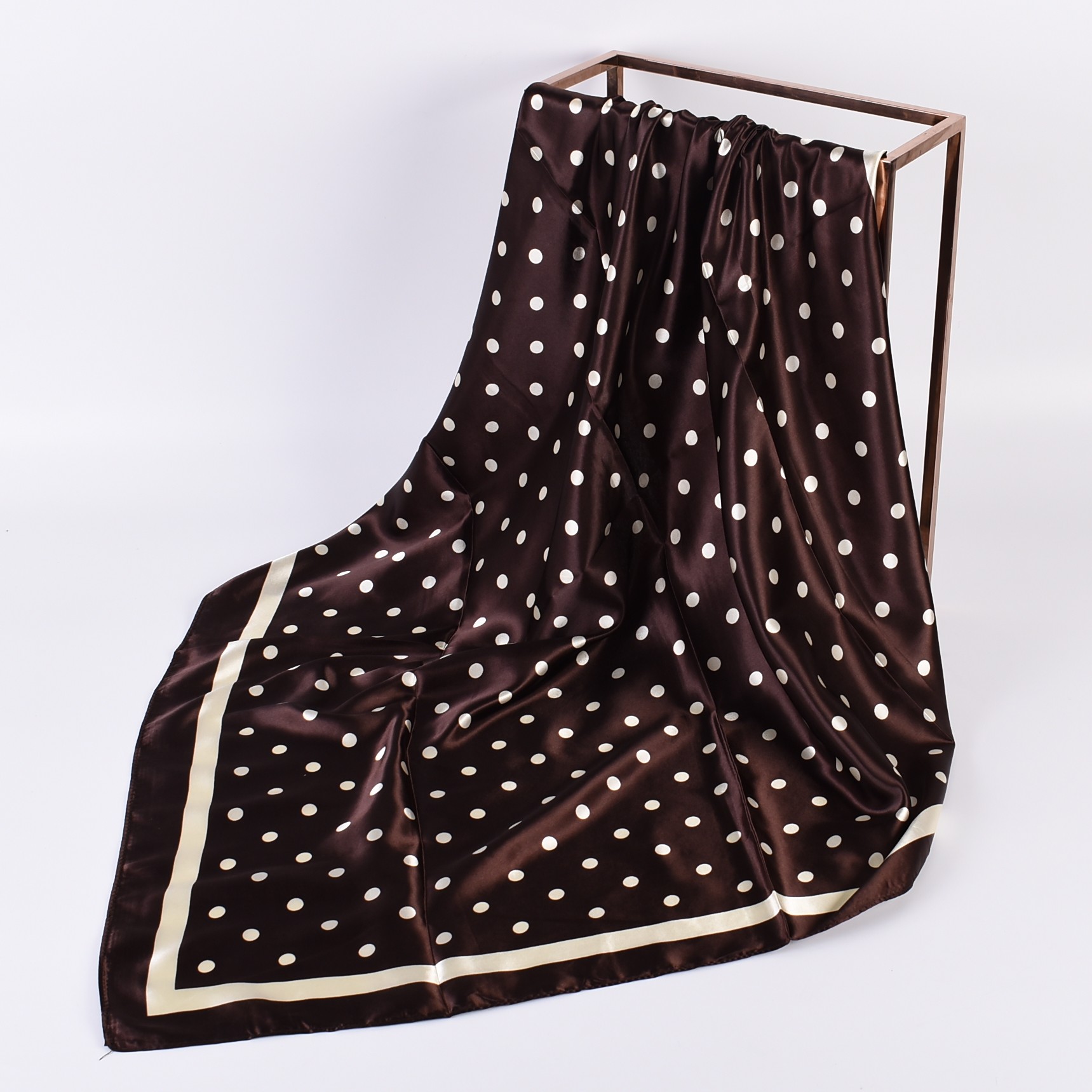 Grand foulard carré à pois ond - Silk Scarf Square avis et prix